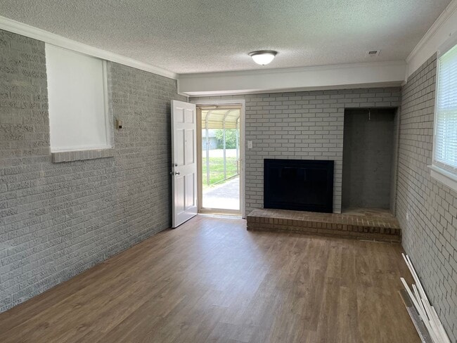 Building Photo - 3 BED, 1 BATH BRICK HOME IN RANDLEMAN!