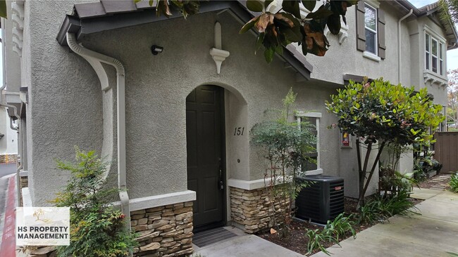 Building Photo - 425 S Meadowbrook Dr