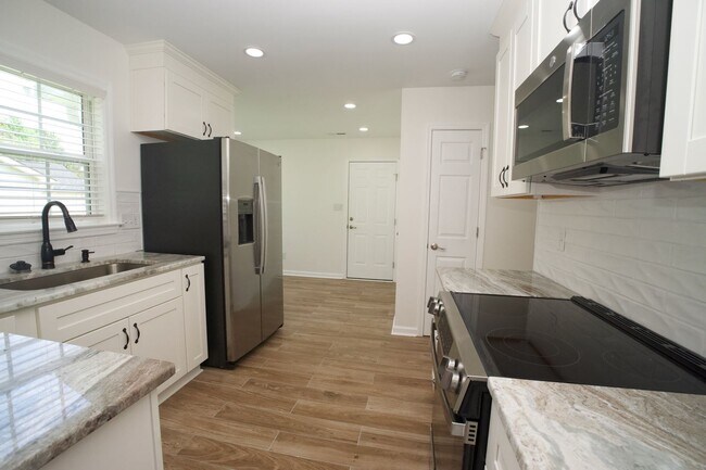 Building Photo - 210 Hayden Pl