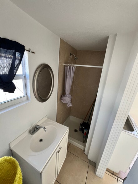 Building Photo - 1331 SW 129th Ave