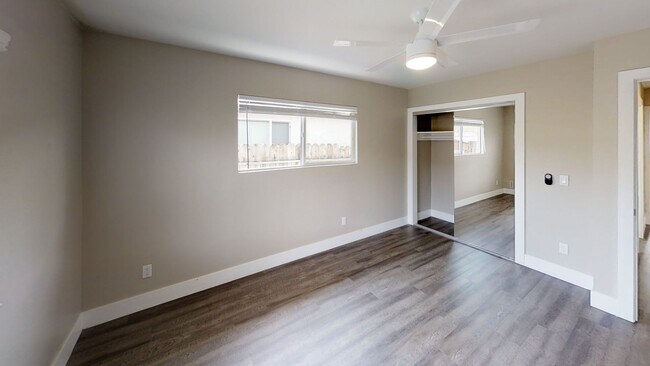 Building Photo - Large House, Great for Big Group! Close to...