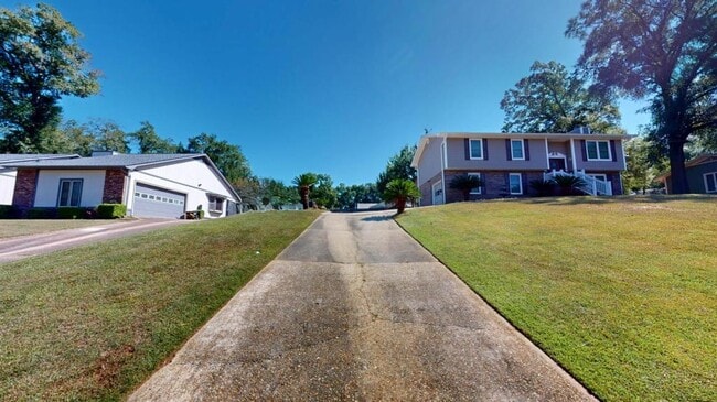 Building Photo - 110 Oakland Dr