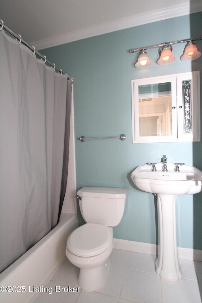 Building Photo - 3026 Kaye Lawn Dr