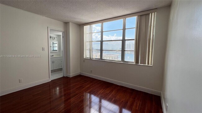 Building Photo - 137 Golden Isles Dr