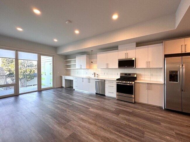 Building Photo - Modern Gated Community, Top Floor Unit with a large balcony, 2 Bedrooms 1.5 Baths Condo for Rent ...