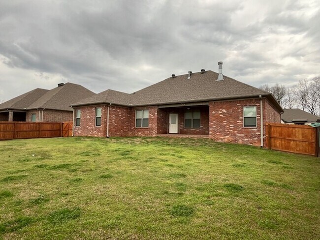 Building Photo - Beautiful 3/2 Brick Home Millers Glen Subdivision of Sherwood, Arkansas