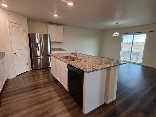 Building Photo - MASSIVE 5 Bedroom Home In Bennett!