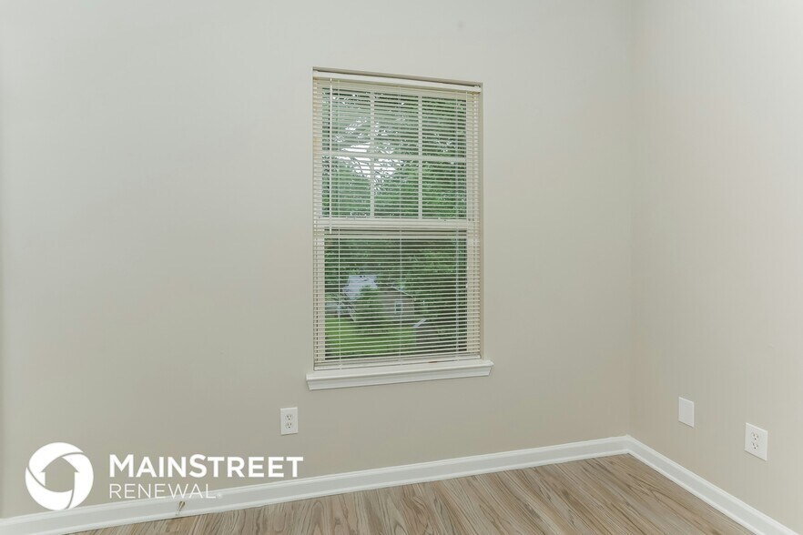 Building Photo - 2019 Reynolds Dr SW
