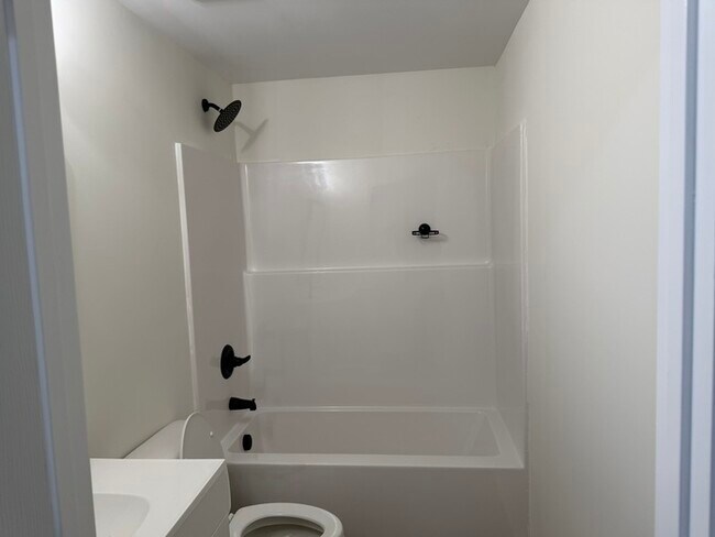 Building Photo - 3 Bed House