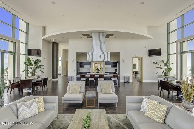 Building Photo - 1431 Riverplace Blvd