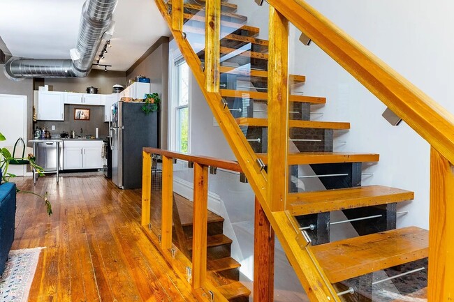 Primary Photo - Stylish 3-Bedroom Apartment in Walnut Hill...