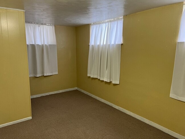 Building Photo - Amazing price amazing location 3+ bedroom ...