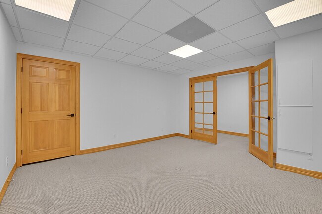 Building Photo - 556 Ridgeside Dr