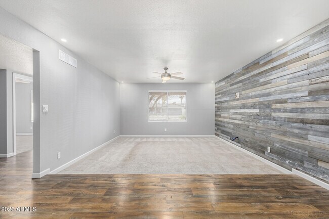 Building Photo - 1340 E Garnet Cir