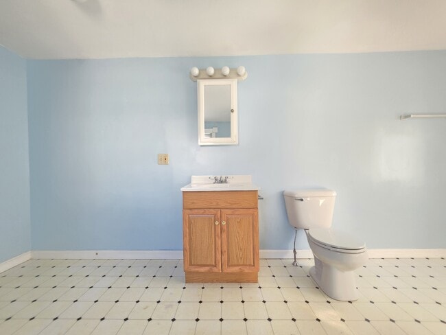 Building Photo - 208 Grove St