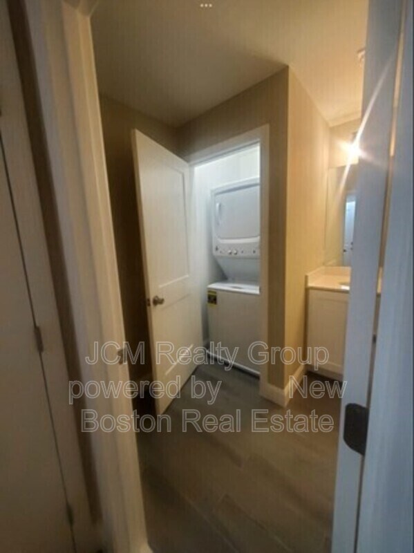 Building Photo - 67 Shepard St