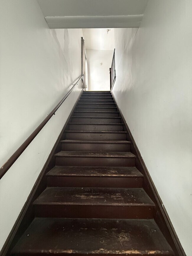 Building Photo - Ganson St 1101-1105 E w/East Ave 525 &amp; 527 N