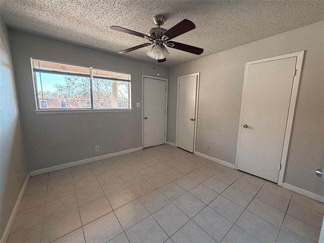 Building Photo - 4303 Duval St