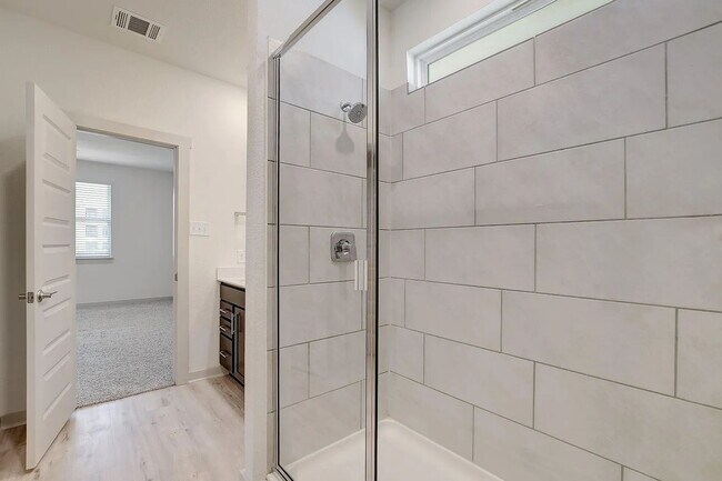 Building Photo - 121 Fairfax Ave