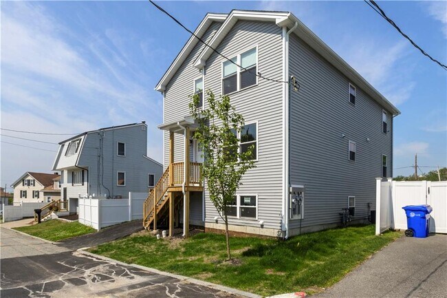 Building Photo - 30 Danby St