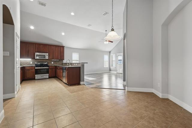 Building Photo - 1204 Villa Paloma Blvd