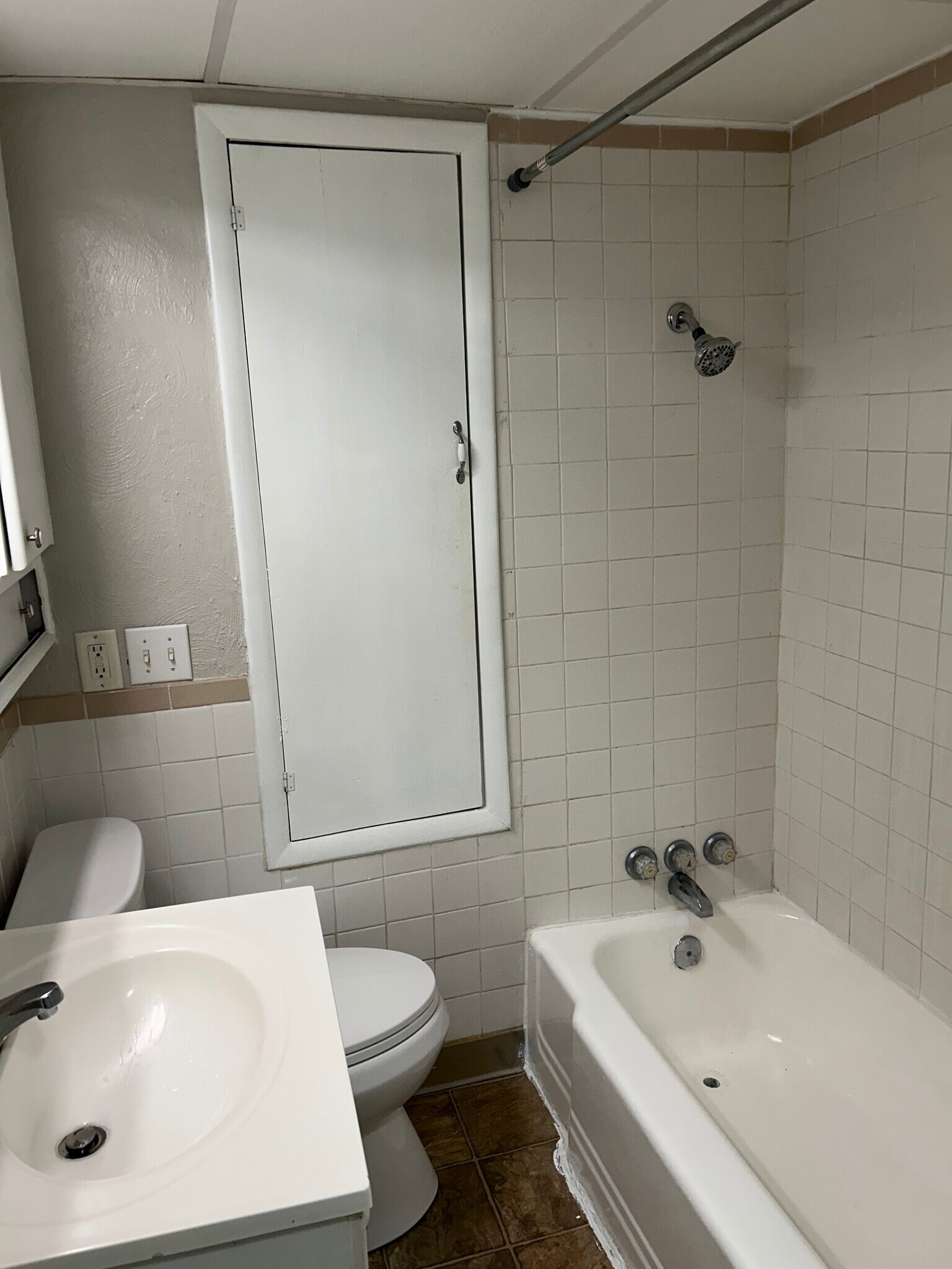 Building Photo - 405 1st St