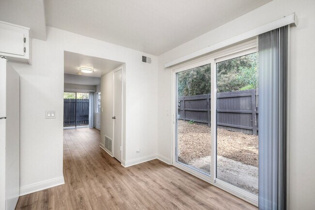 Building Photo - VIA261