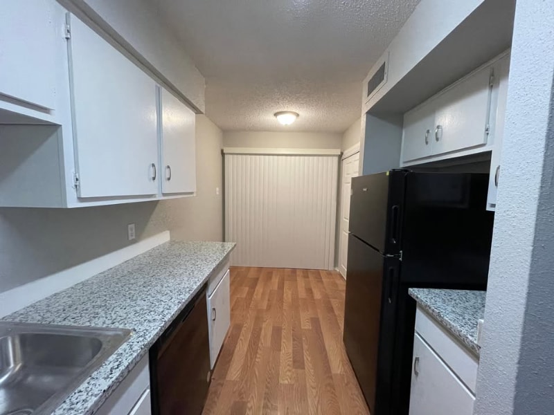 Building Photo - 5625 Antoine Dr