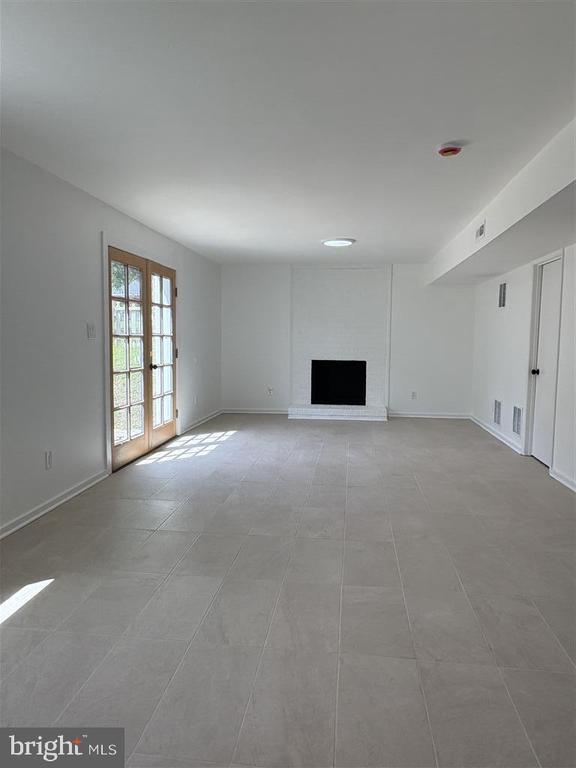 Building Photo - 1205 Kings Tree Dr