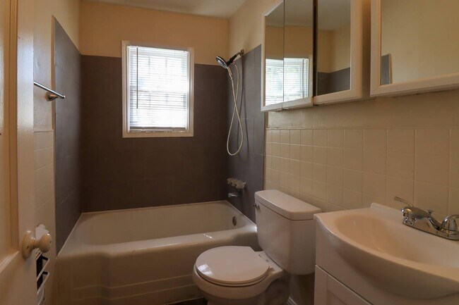 Building Photo - 1512 White Ave