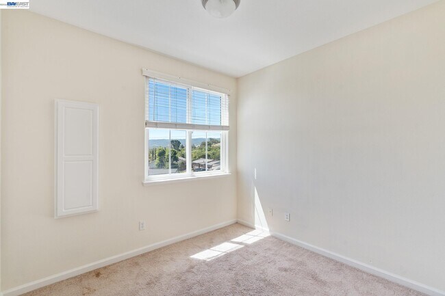 Building Photo - 7981 Bellina St