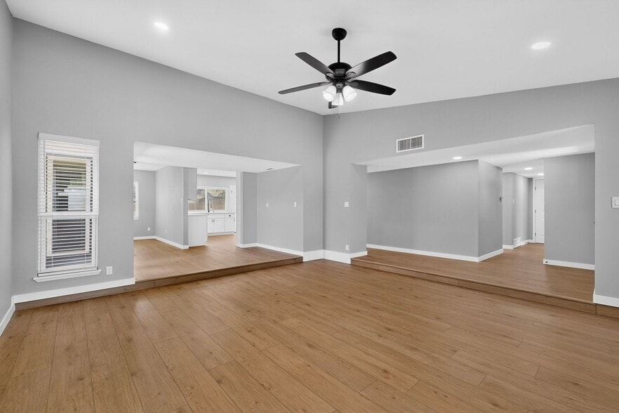 Building Photo - 243 Woodhurst Dr