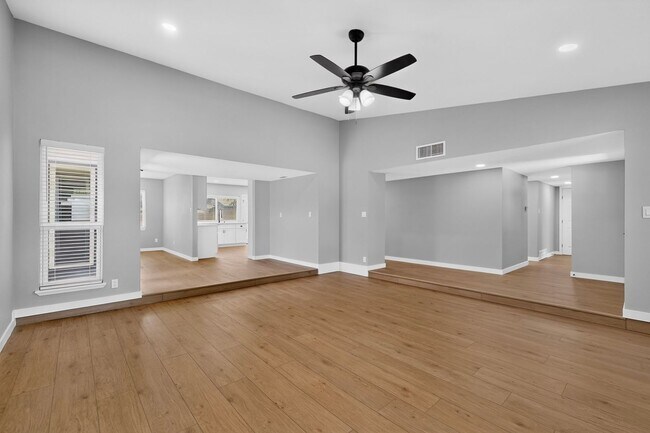 Building Photo - 243 Woodhurst Dr