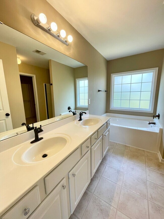 Building Photo - West Columbia