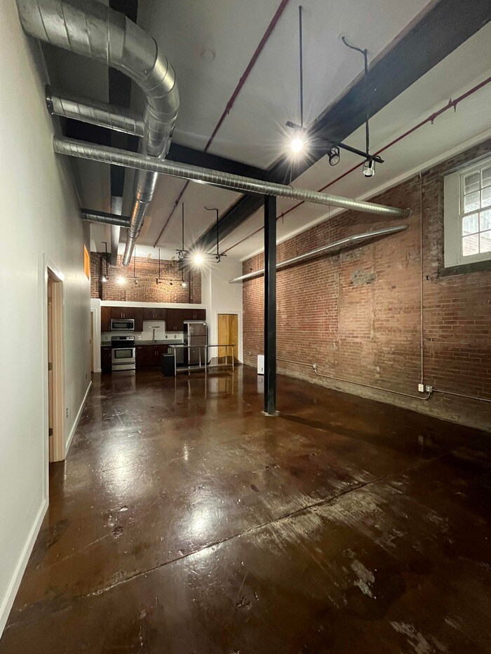 Building Photo - 1350 Rosa L Parks Blvd