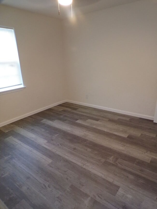 Building Photo - Great redo across the street form Pat Henry Elementary School