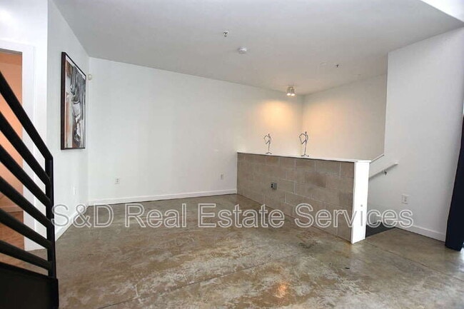 Building Photo - 5008 S MacDill Ave