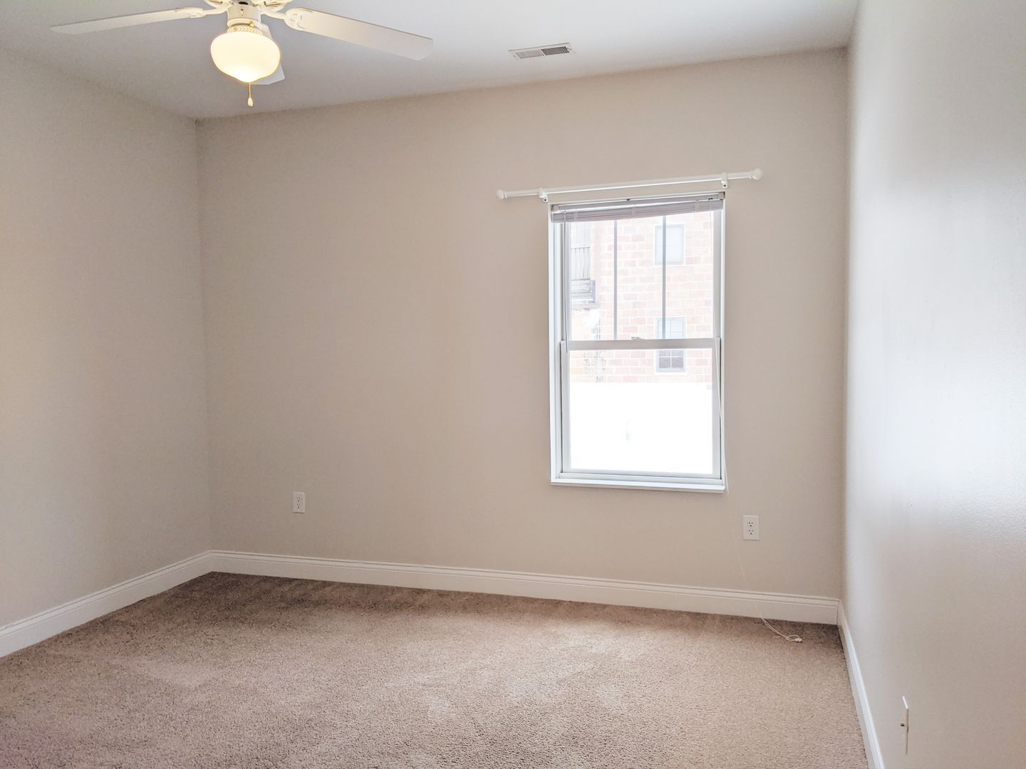 Building Photo - Sixth &amp; Washington