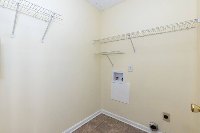 Building Photo - Gorgeous 3 Bedroom Home in Raleigh