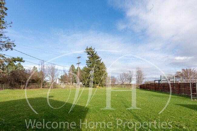 Building Photo - Spacious 5 Bedroom Home with Fenced Yard & Covered Parking