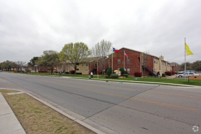 Primary Photo - North Oak
