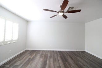 Building Photo - 301 Laguna Glen Dr