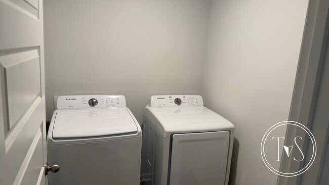 Building Photo - RATE DROP ALERT (was $2200/month) and FALL...