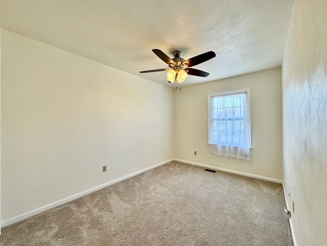 Building Photo - 3-Bedroom Townhome Ready NOW!! Completely ...