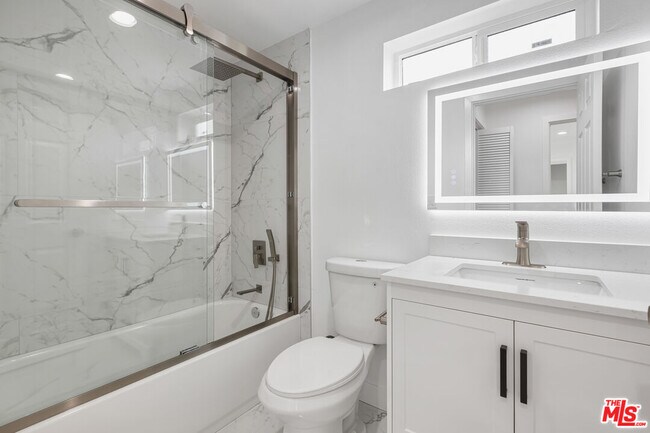 Building Photo - 1613 W 209th St