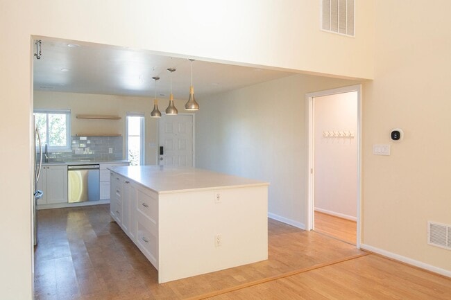 Building Photo - 326 Harvest Dr