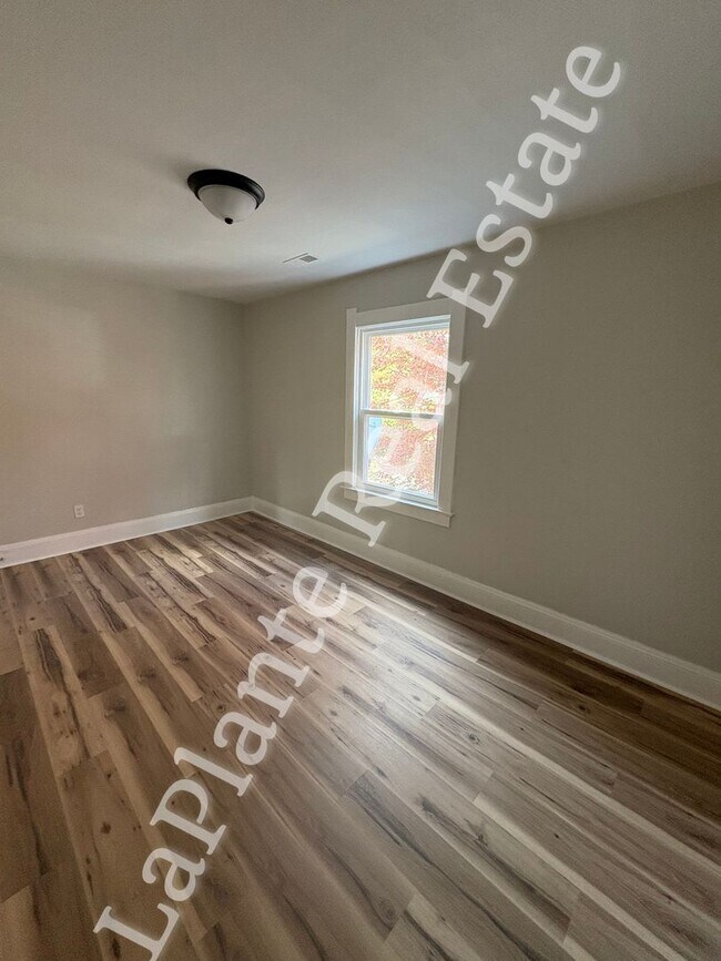 Building Photo - Freshly Updated 3-Bedroom Home on Greenwoo...