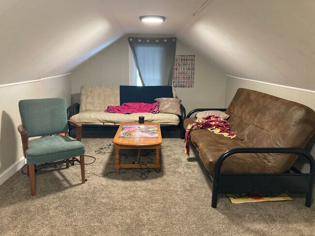 Building Photo - 3-Bedroom, 1-Bathroom - Woodland Home