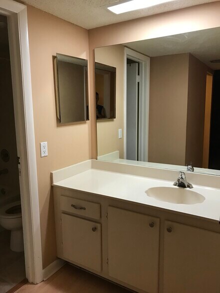 Building Photo - 2306 S Cypress Bend Dr