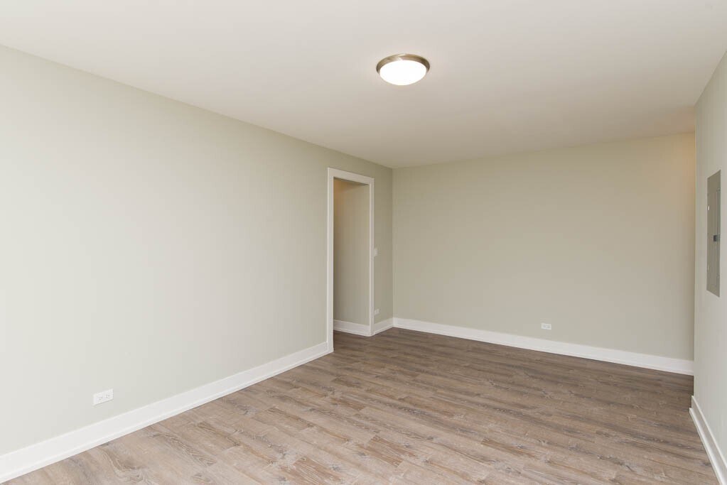 Building Photo - 447 W Surf St